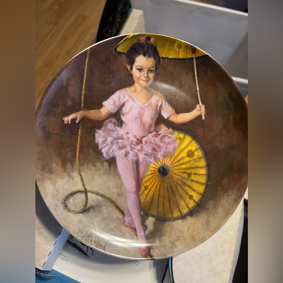 Vintage collectible plates - Picture 4 of 15